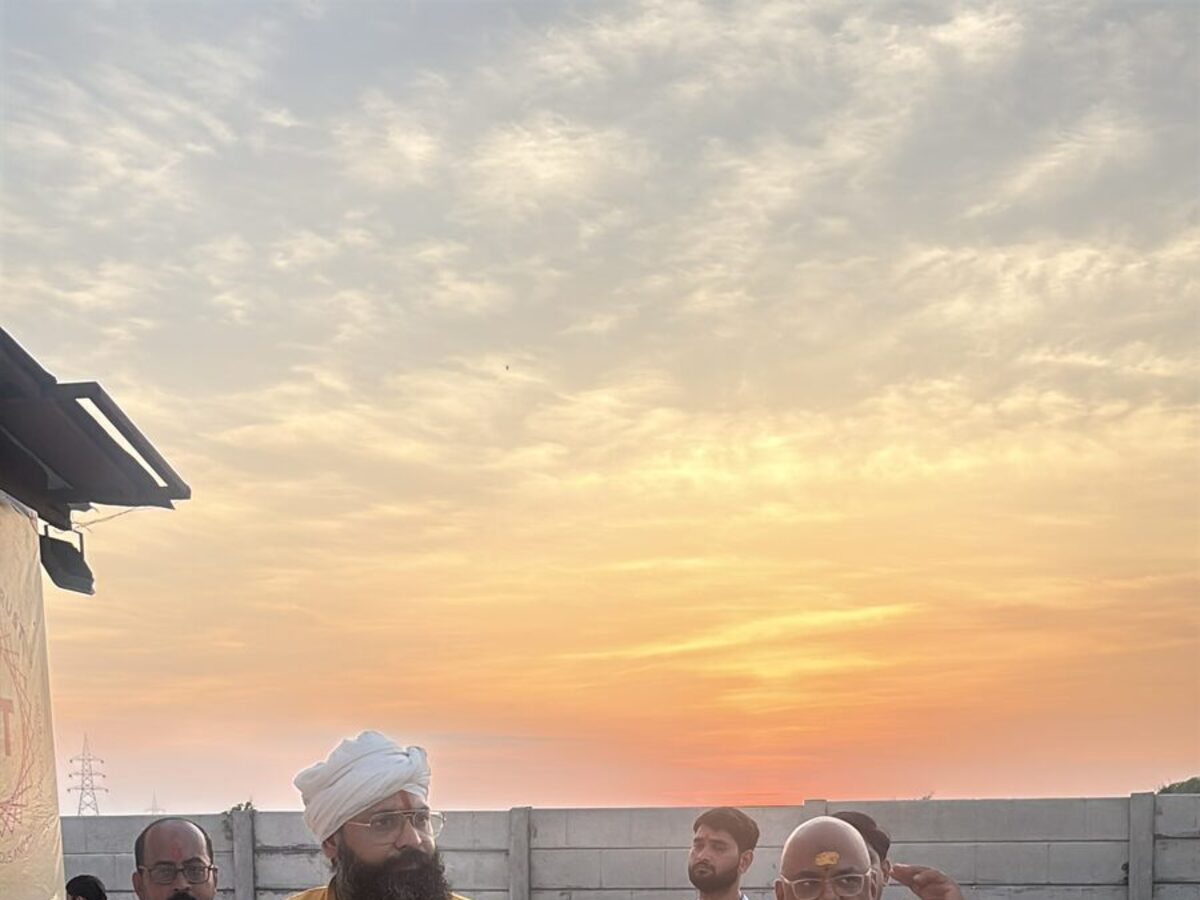 कबीर जी महाराज — सूर्योदय में बुज़ुर्गों के साथ यात्रा, आत्मनिर्भर भारत की ओर